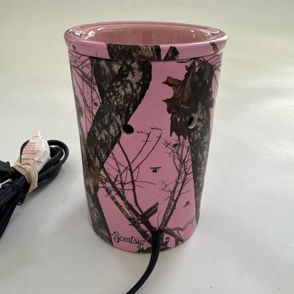 Scentsy Mossy Oak Break‎ Up Pink Wax Warmer Pink Camouflage FULL SIZE WORKS - Picture 2 of 9